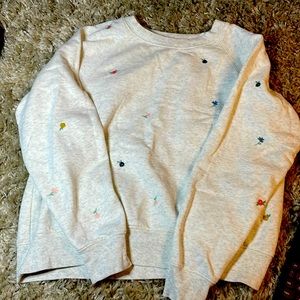 White or navy crewneck with embroidered flowers.